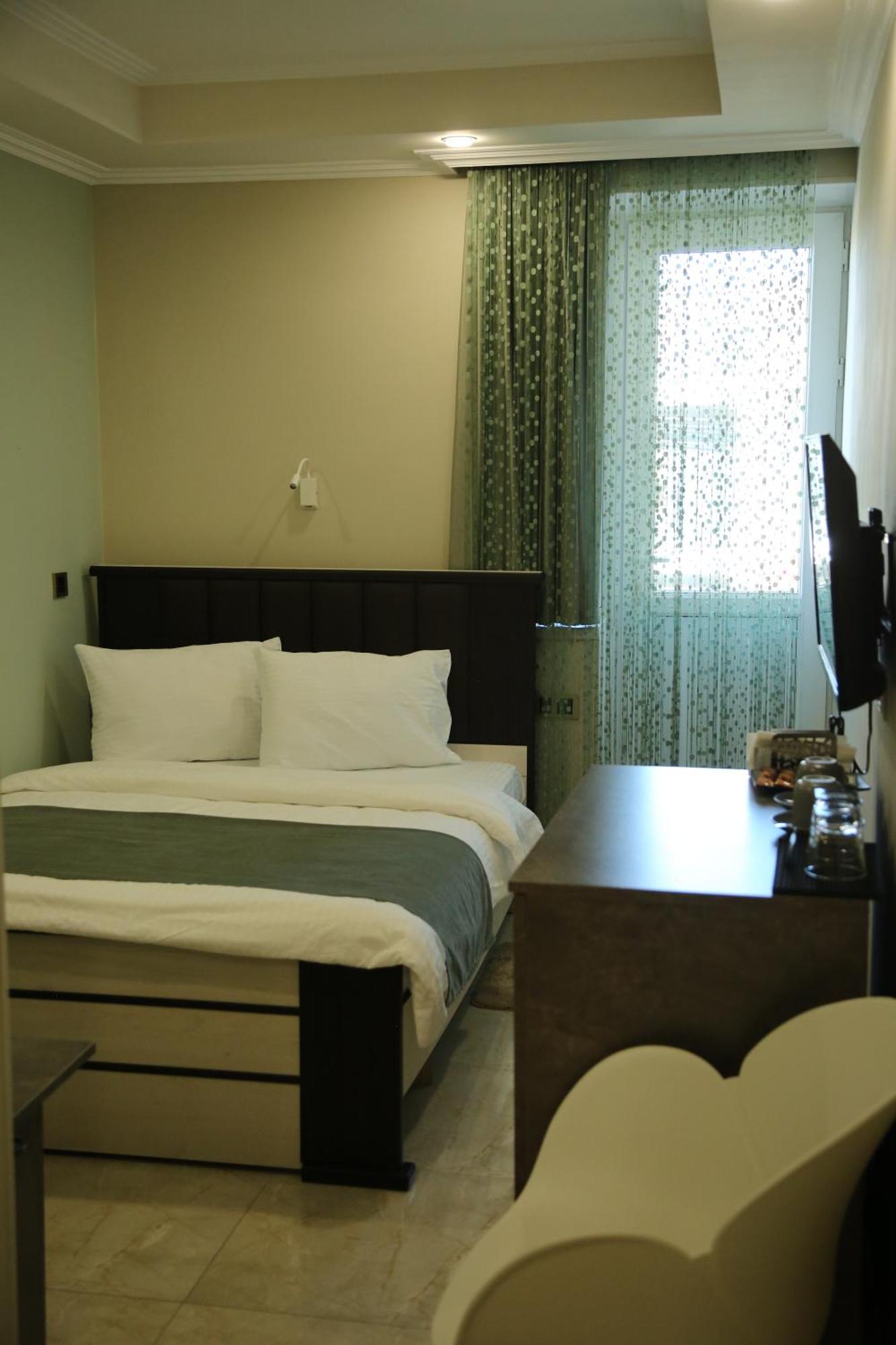 Vell Grey Hotel Martuni Exterior photo
