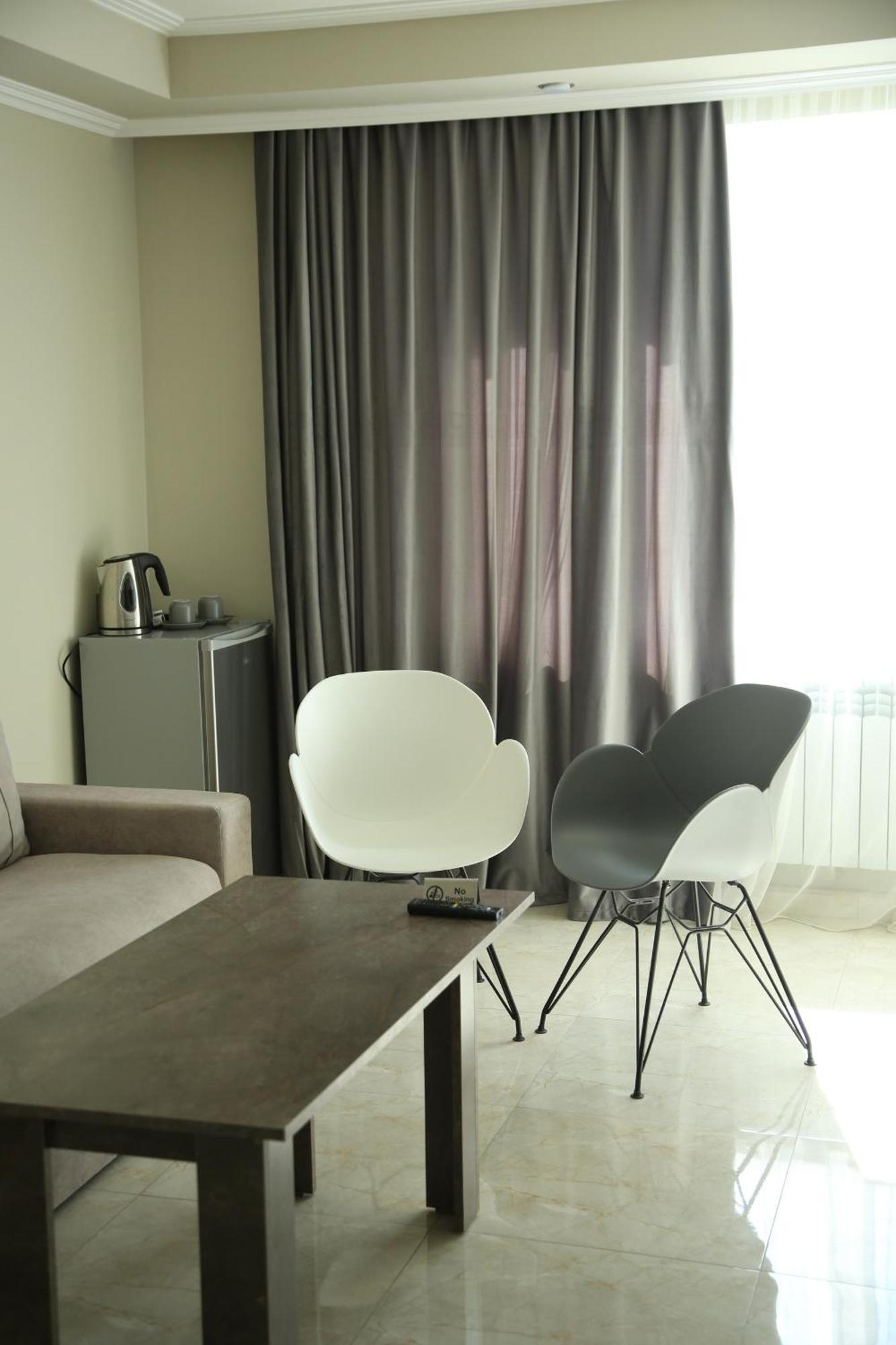 Vell Grey Hotel Martuni Exterior photo