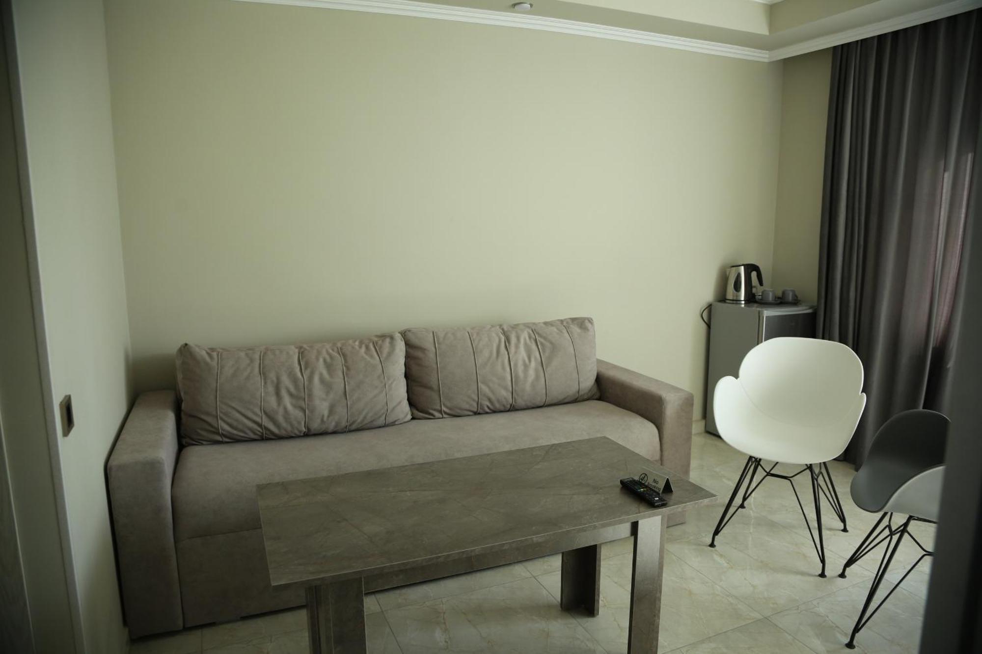 Vell Grey Hotel Martuni Exterior photo