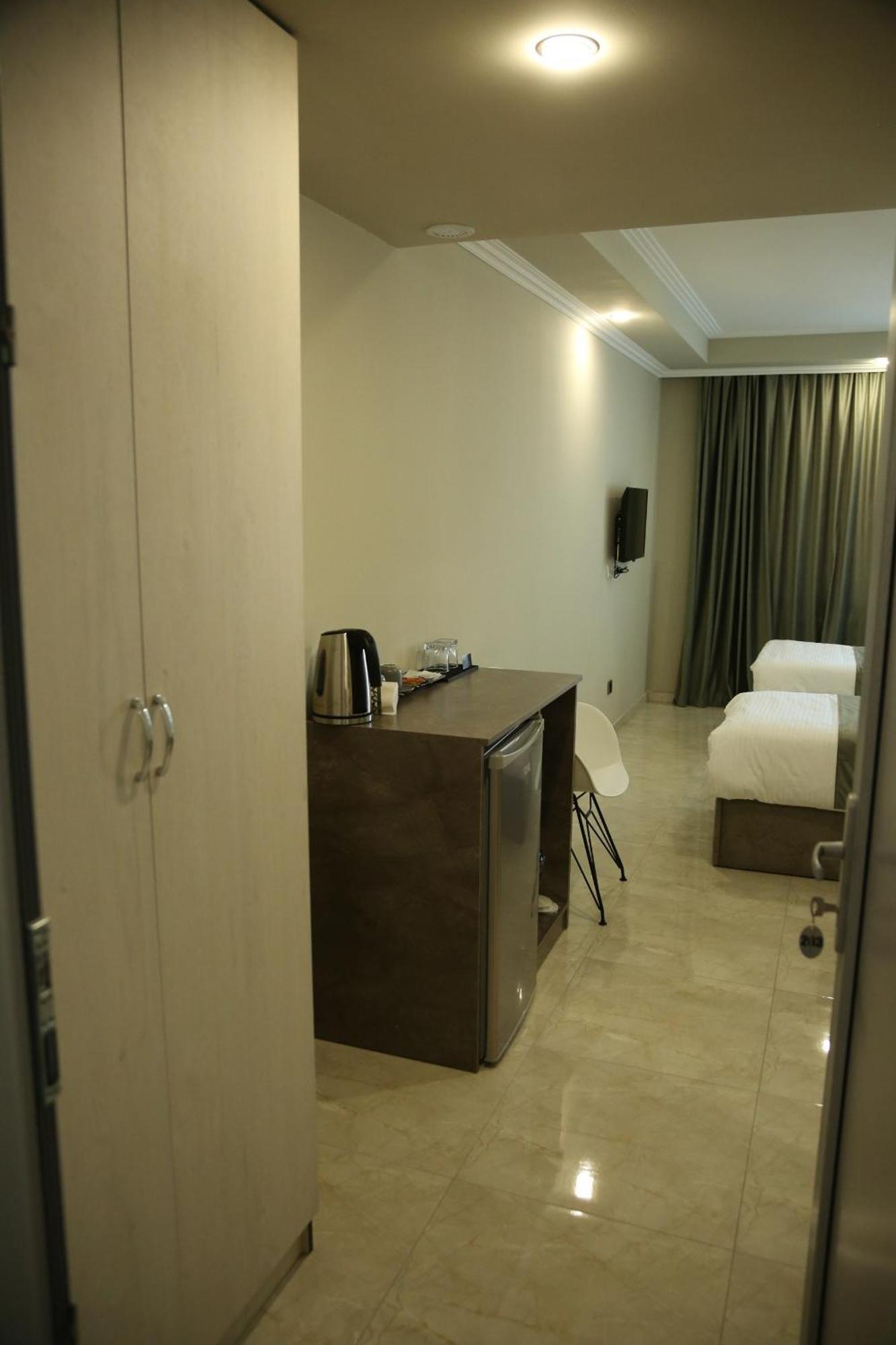Vell Grey Hotel Martuni Exterior photo