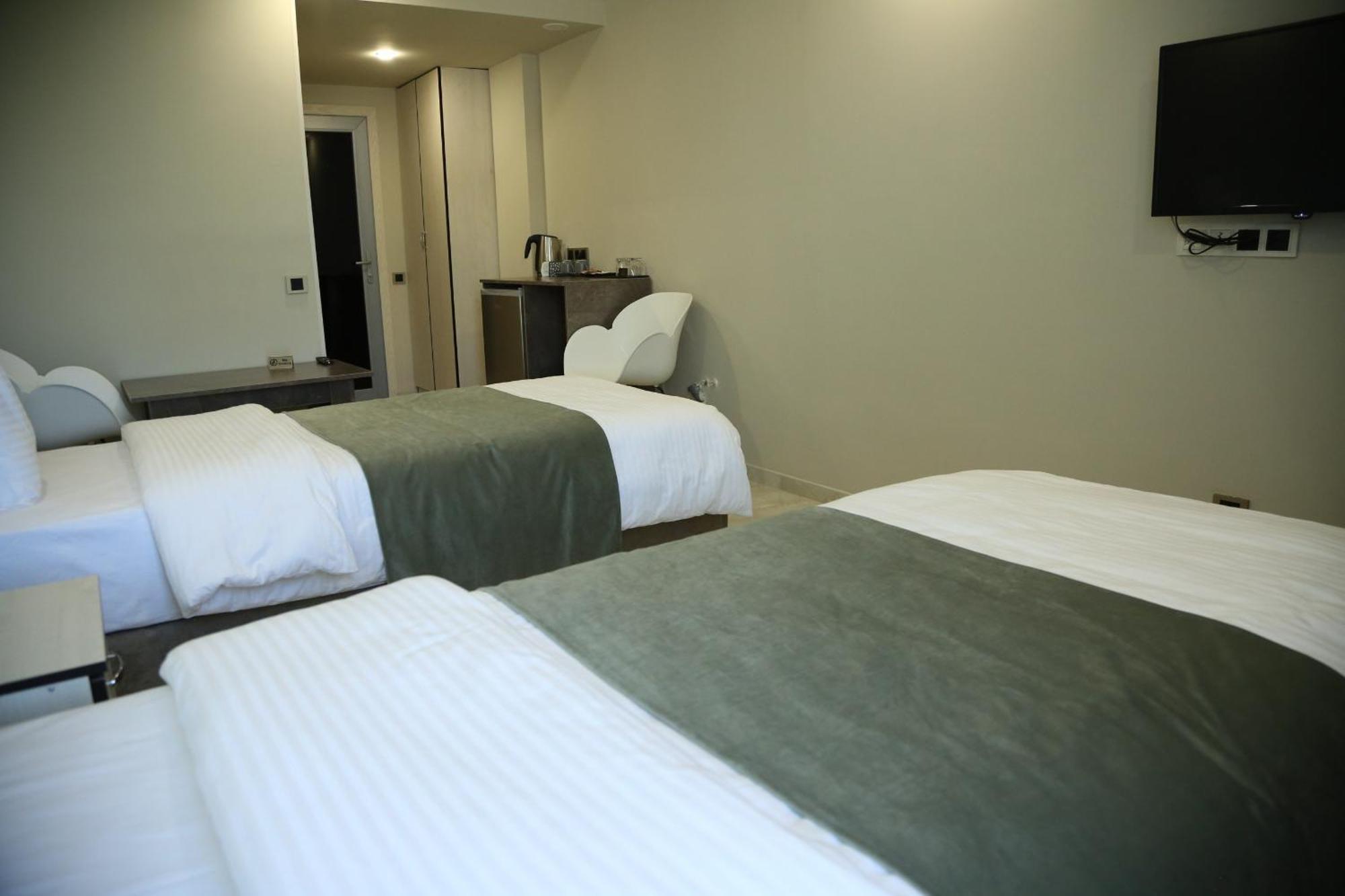 Vell Grey Hotel Martuni Exterior photo