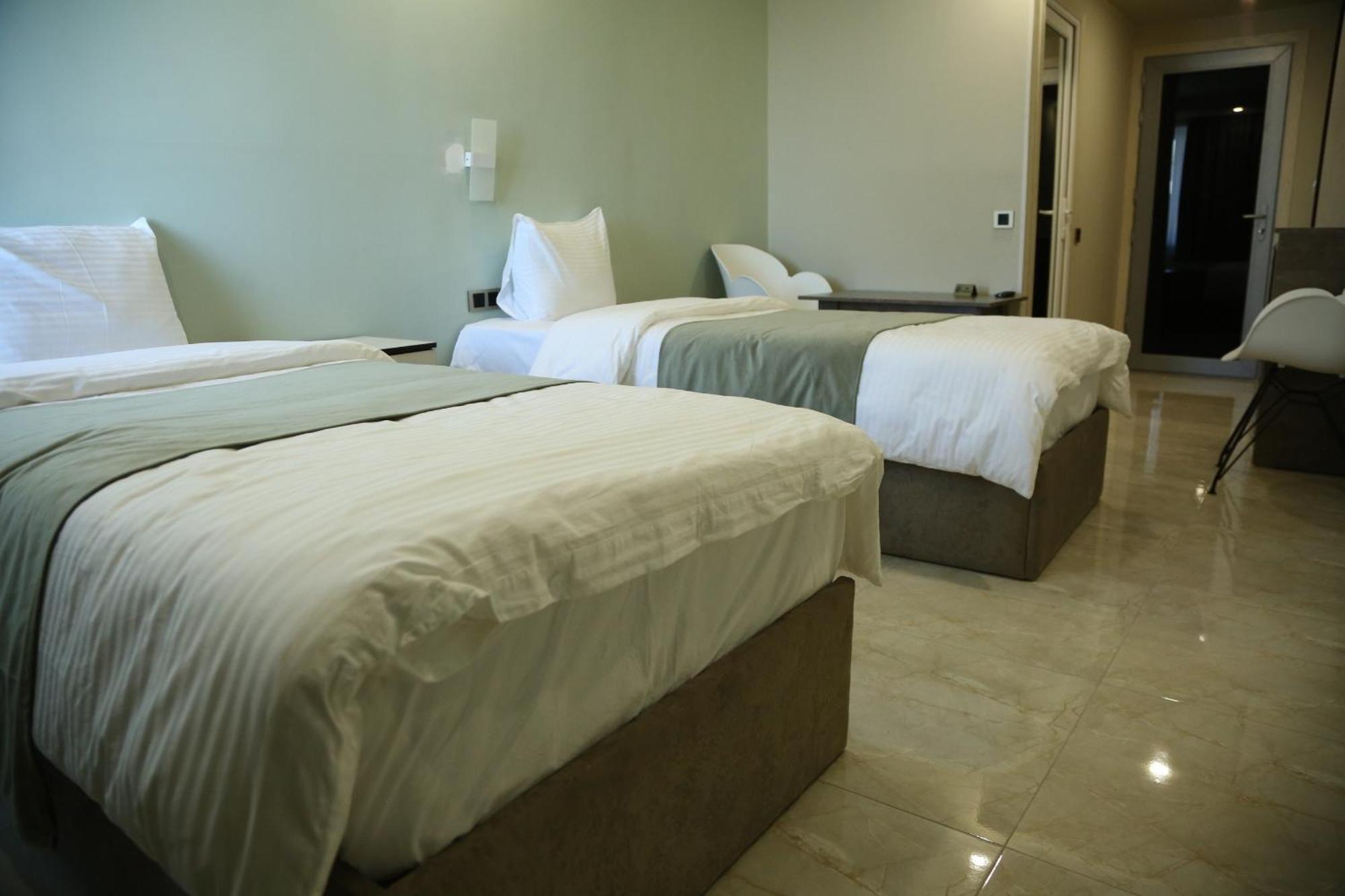 Vell Grey Hotel Martuni Exterior photo