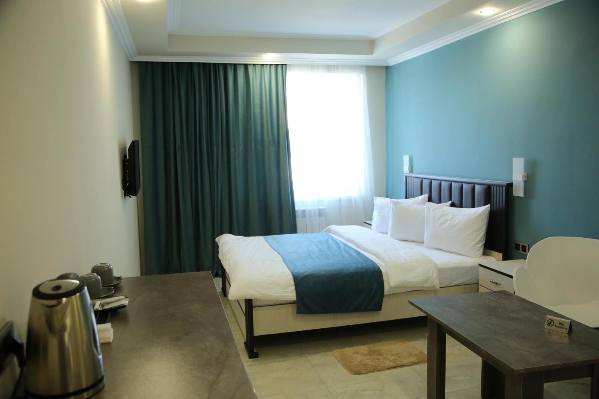 Vell Grey Hotel Martuni Exterior photo