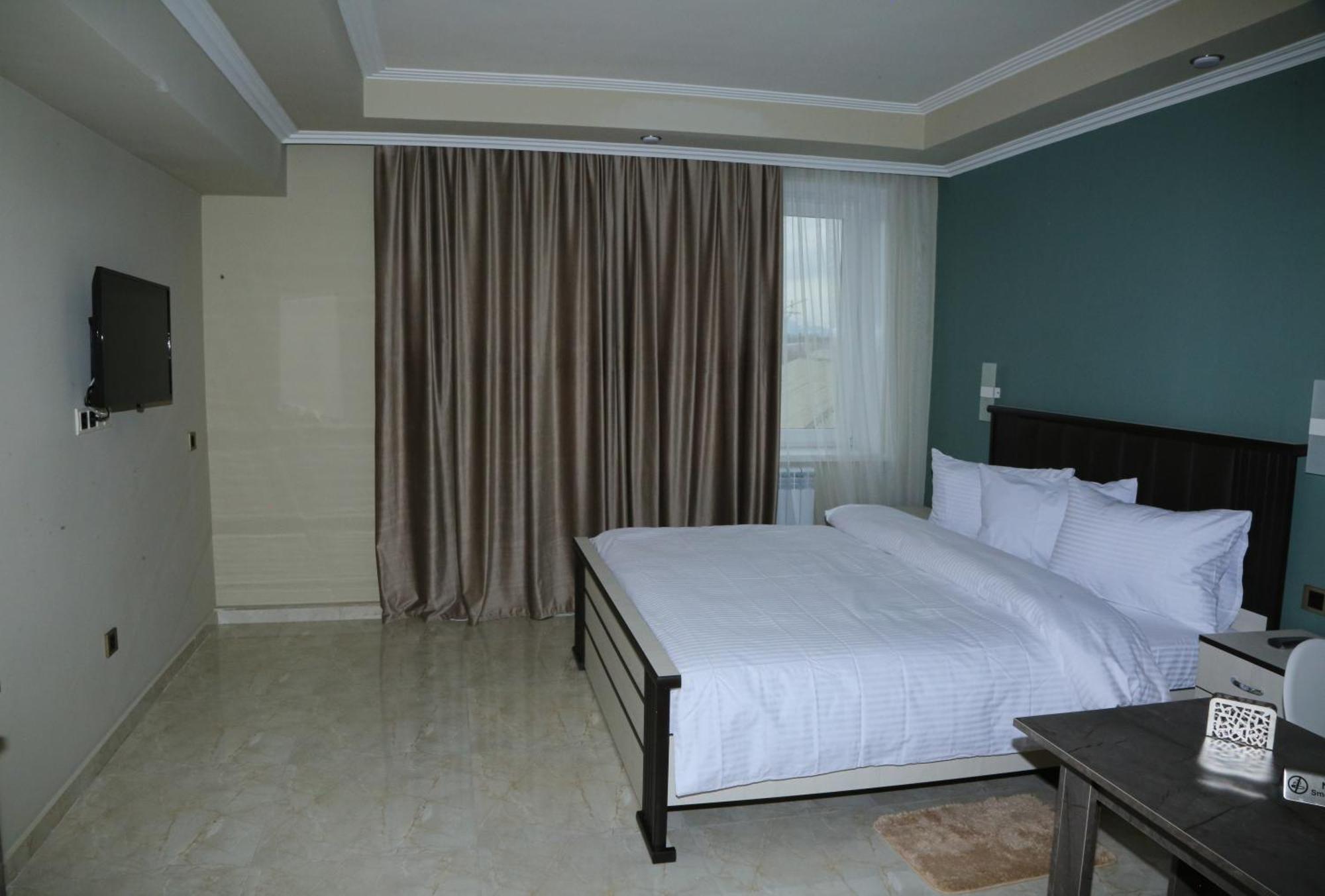 Vell Grey Hotel Martuni Exterior photo